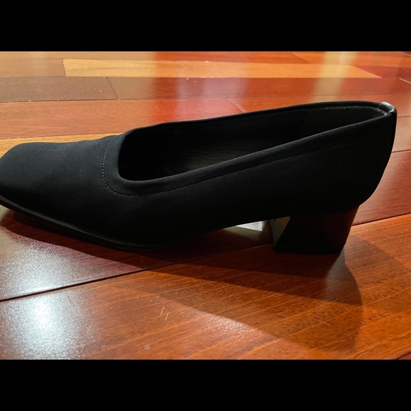 Stuart Weitzman black low chunky heel pump - Picture 3 of 5